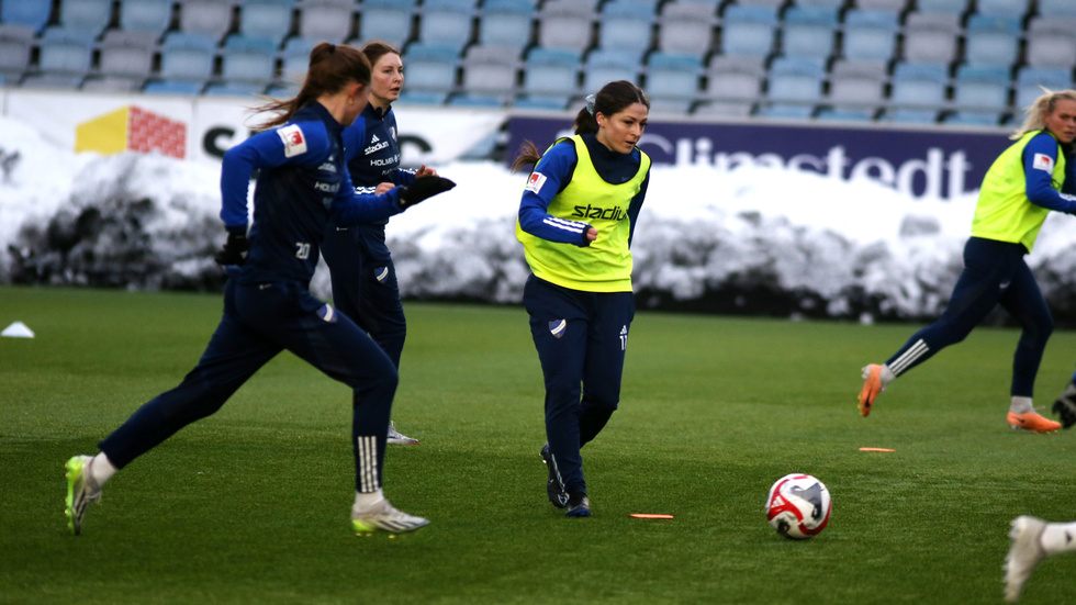 Shaina Ashouri lämnade den isländska ligan för att testa lyckan i IFK i Sverige. Hon har den här veckan på sig att övertyga klubben om att hon är en spelare att skriva kontrakt med. 