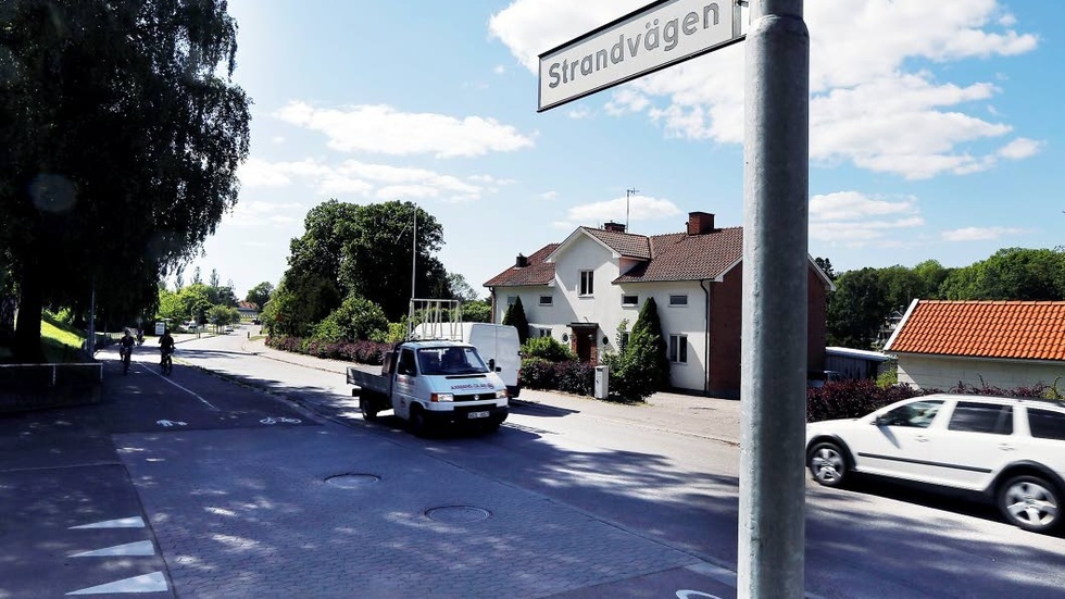 Efter busschaufförernas kritik mot dåliga vägar i Motala har nu kommunen bestämt att avsätta pengar till vägunderhåll.