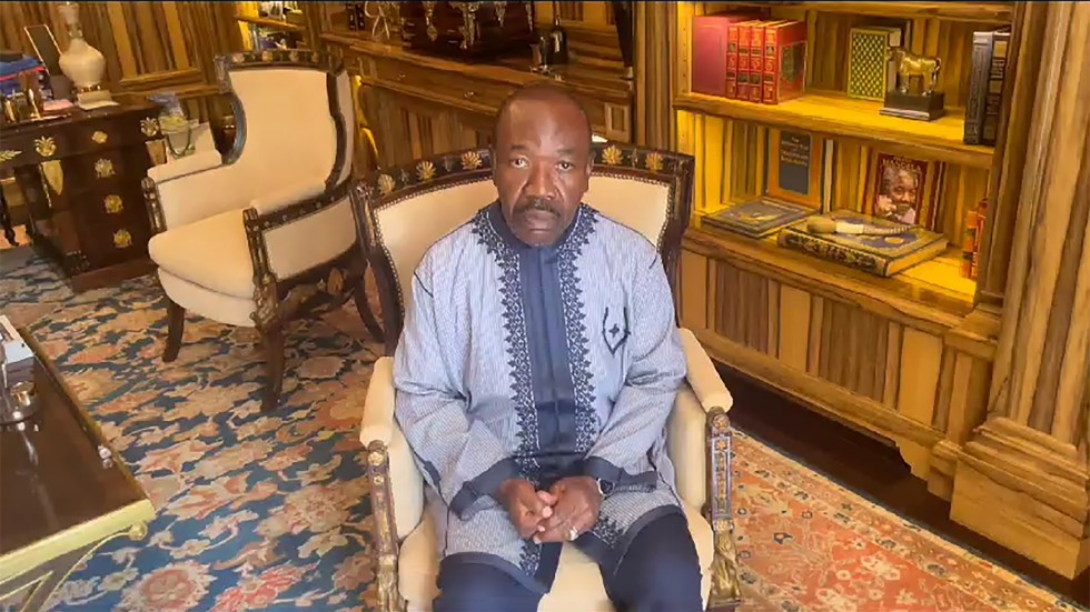 Gabons avsatte president Ali Bongo i husarrest.
