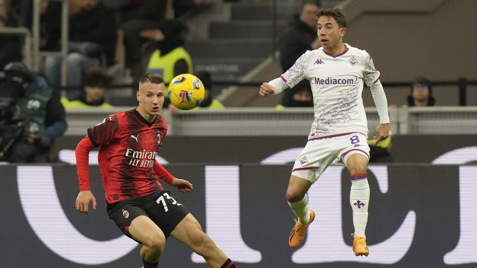 Milans Francesco Camarda, i rödsvart, blev Serie A:s yngste genom tiderna mot Fiorentina.
