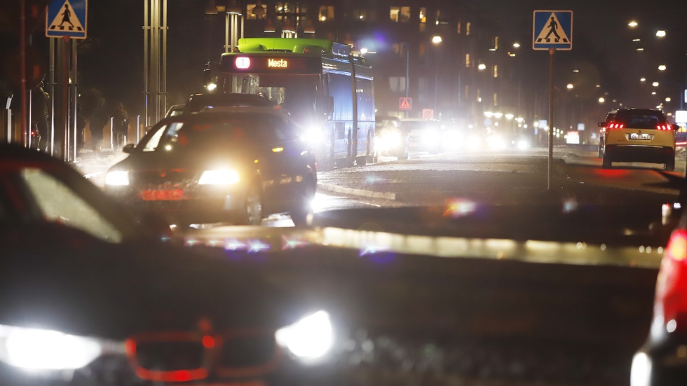 "Gubben på Strandgatan" tycker att trafikanter i Eskilstuna behöver visa varandra mer respekt.