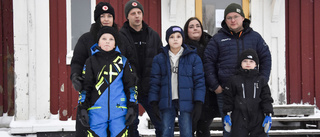 Protester när skolan hotas: "Det är oroande för våra barn"