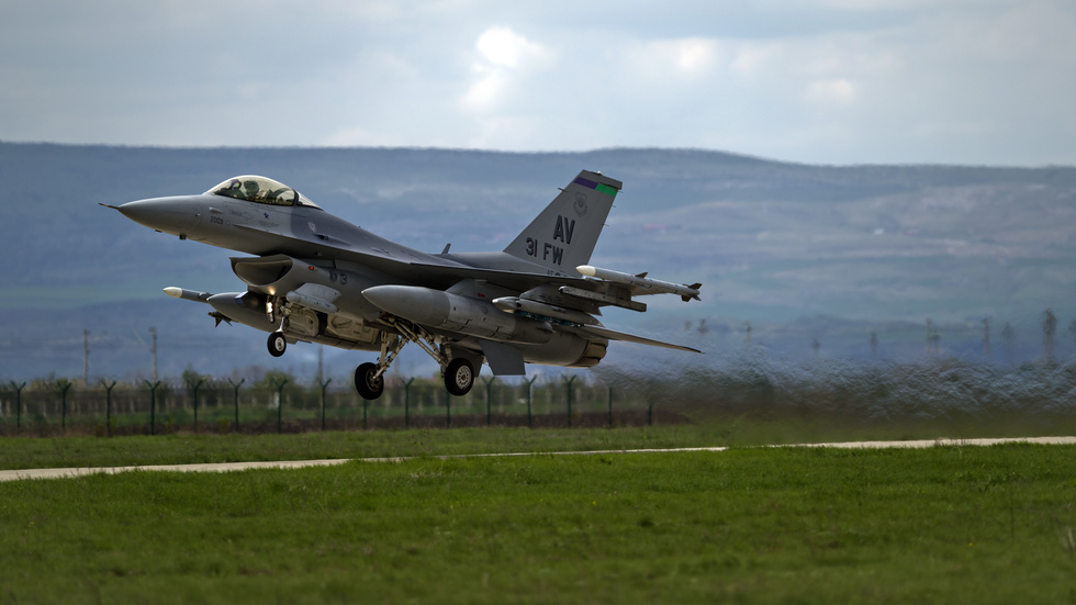 Ett amerikanskt stridsflyg av modellen F-16. Arkivbild.