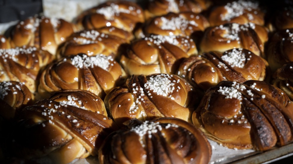 Tänk inte bara på kanelbullar 4 oktober - skänk även den bagare som bakat kanelbullarna och den fria företagsamheten en tanke, uppmanar moderaterna Anna Sillén, Helena Koch och Christoffer Öqvist.