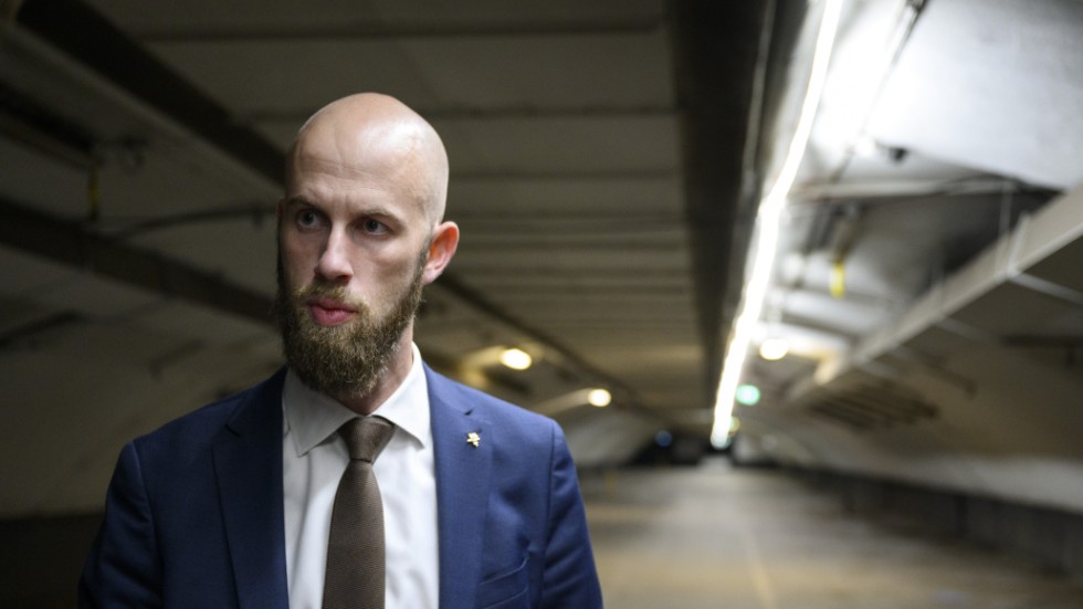 Ministern för civilt försvar Carl-Oskar Bohlin slår ifrån sig kritiken mot regeringens anslag för klimatanpassningsåtgärder. Arkivbild.