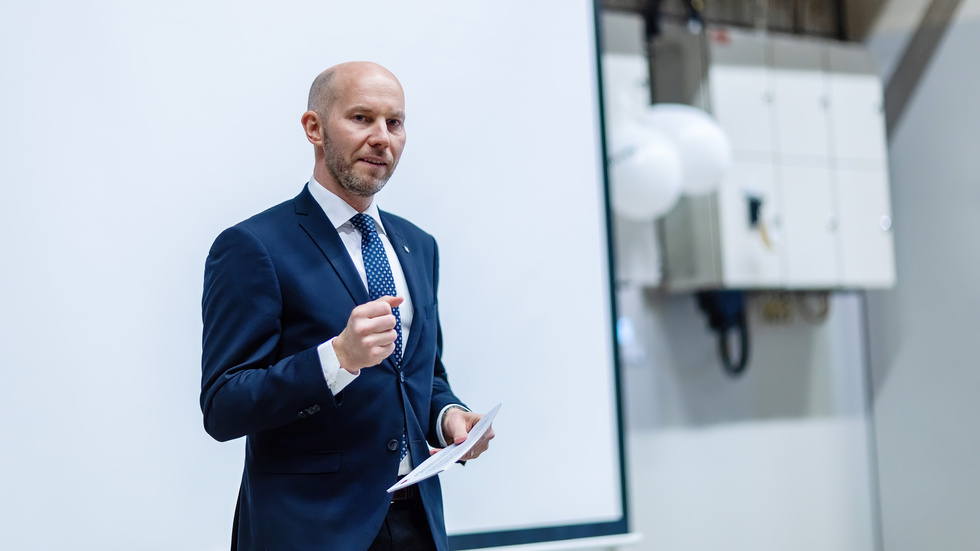 "Tillväxten innebär en förväntad påfrestning både på vår organisation och vår ekonomi", säger kommunalrådet Claes Nordmark (S).