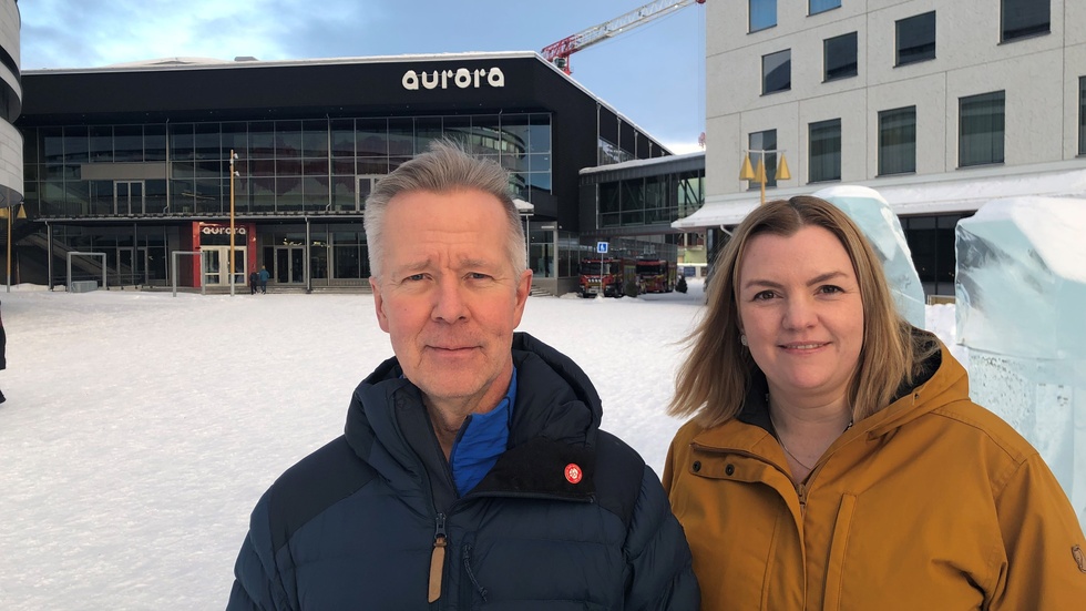 1 februari fick Ledarbloggen ett längre snack med Kirunas nya kommunalråd, Mats Taaveniku (S) och Emilia Töyrä (S), om läget i lokalpolitiken. I bakgrunden skymtar det nya fina kulturhuset Aurora.