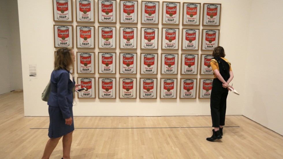 Andy Warhols kända "Campbell's Soup" på ett konstmuseum i San Francisco 2019.