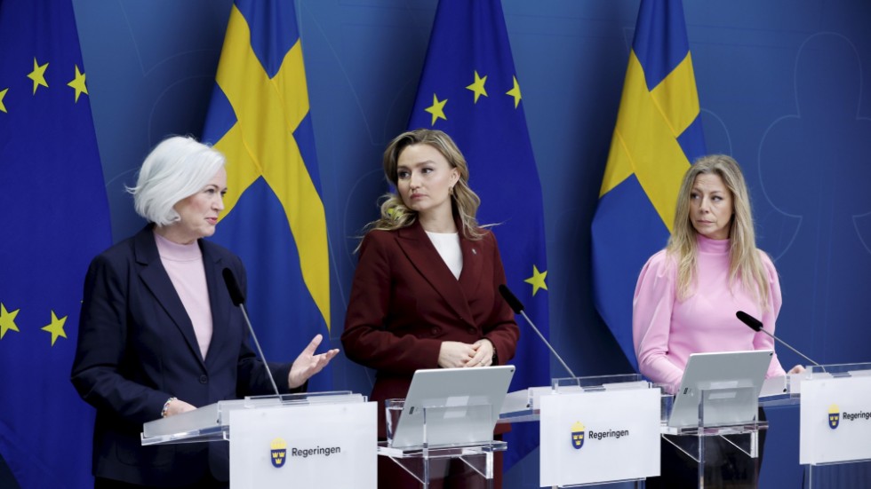 Sjukvårdsminister Acko Ankarberg Johansson (KD) , energi- och näringsminister Ebba Busch (KD) och Linda Lindberg (SD) håller en pressträff om nationell plan för förlossningsvården.
