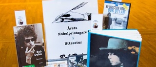 Jubel och applåder i stadsbiblioteket