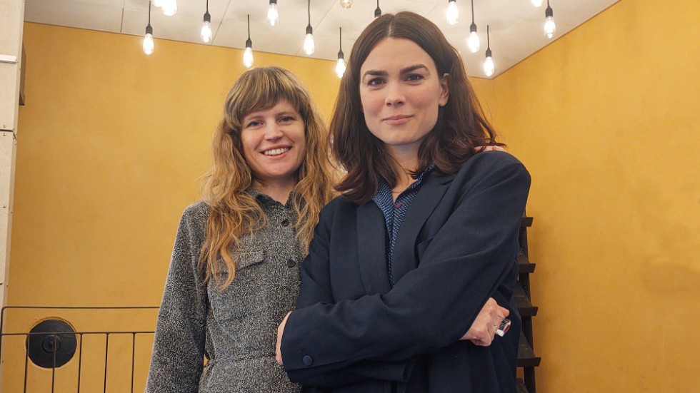 Elin Bennett, producent på Nordantill, och Karin Franz Körlof, regissör och skådespelare, förbereder inspelningen som ska ske den 21-24 april vid Häradshammars kyrka.