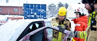 Prova-på-dag för att locka tjejer till brandmannayrket