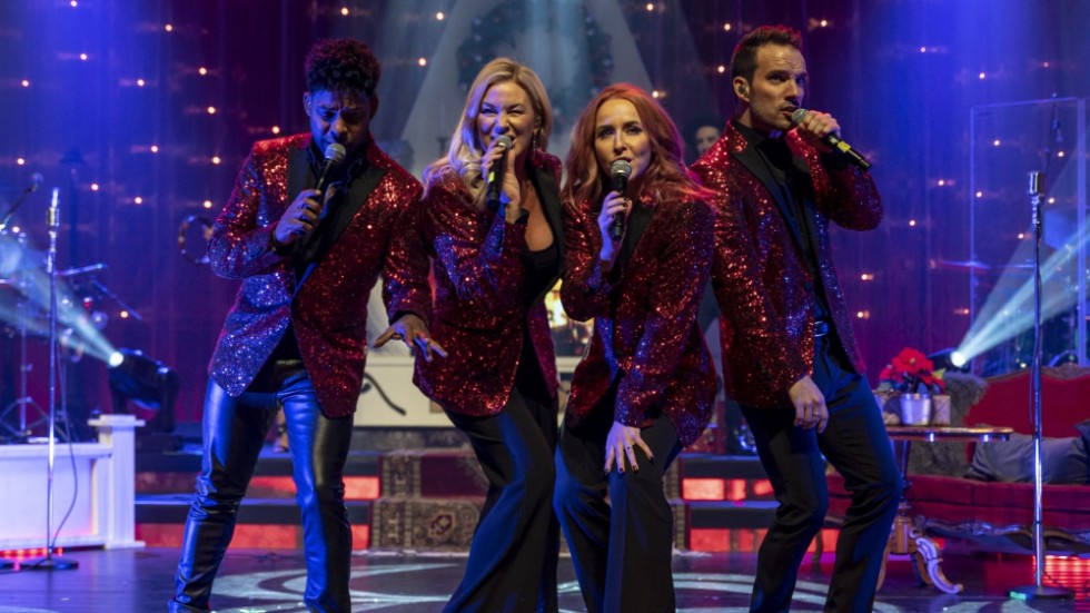 John Lundvik, Jessica Andersson, Linda Pitchard och Bruno Mitsogiannis överraskar i "Christmas Night". 