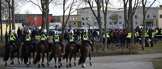 Pojke kastade sten mot polis – döms för upplopp