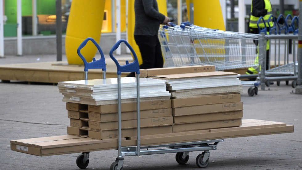 Signaturen Inte längre Ikea-kund tycker att den svenska möbeljätten missbrukar Ingvar Kamprads idéer och minne.