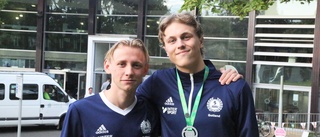 Simningen avslutade med medalj: "Flaggan tillbaka"