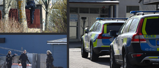 Två anhållna för förberedelse till mord efter insats vid skola