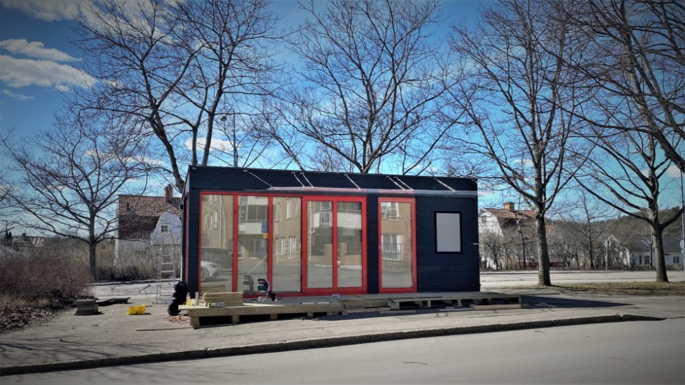 Nu byggs det en ny lokal efter den nedbrunna kiosken i korsningen JP Johanssons gata och Litslenavägen.