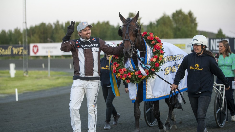 Daniel Redén vann sin tredje raka tränarseger i Norrbottens Stora Pris. Den här gången med fenomenet Francesco Zet