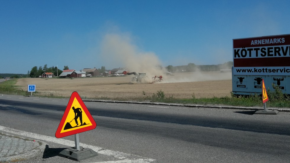 Det kan bli en tuff sommar för jordbrukarna i Piteå kommun. 