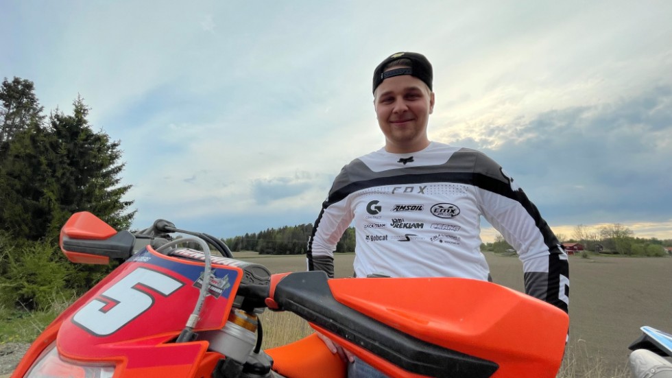 Lukas Wärn blev av med två motorcyklar i samband med att han lade ut en av dem till försäljning.