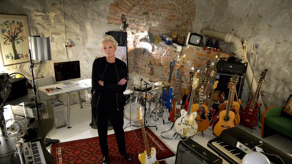 Eva Dahlgren i sin studio i Stockholm. Det var här hon gjorde de demoinspelningar som ligger till grund för nya albumet "Jag sjunger ljuset".