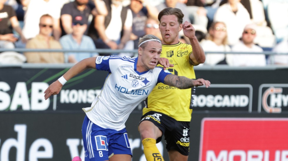 Norrköpings Arnór Sigurdsson och Elfsborgs Noah Söderberg i duell under det allsvenska toppmötet.