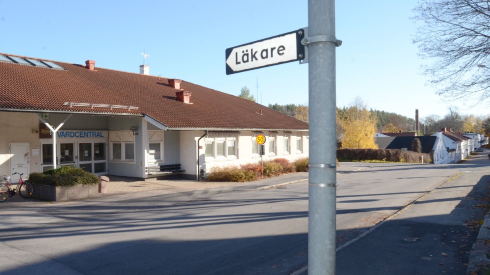 Överums vårdcentral är till salu, något som oroar skribenten.