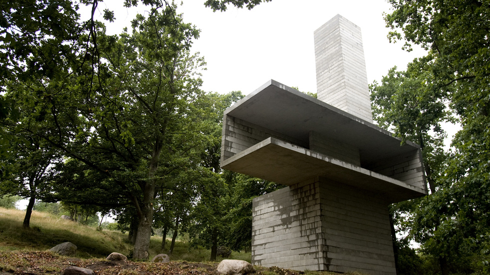 Den brittiske konstnären Antony Gormleys skulptur på Kivik Art Center ska flyttas. Arkvibild.