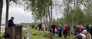 Gudstjänst på Lainio Sommarkyrkogård som är renoverad