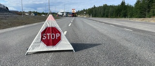 Betongbil och två personbilar i krock på Torsgatan