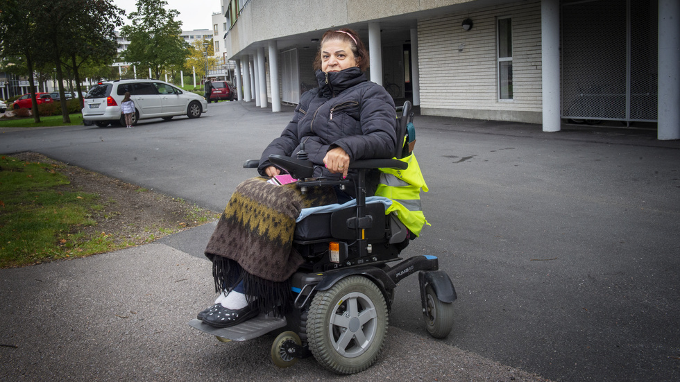 
Jeanette Saliba har bott i Brandkärr länge och gillar området, men berättar för SN att den senaste tidens händelser fått henne att känna en stark oro.
