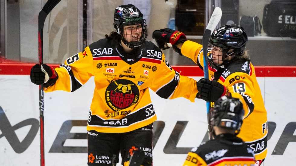 230924 Luleås Daniela Pejsova jublar efter 0-1 under ishockeymatchen i SDHL mellan Modo och Luleå den 24 september 2023 i Örnsköldsvik. 
Foto: Jonas Forsberg / BILDBYRÅN / COP 71 / JR0035