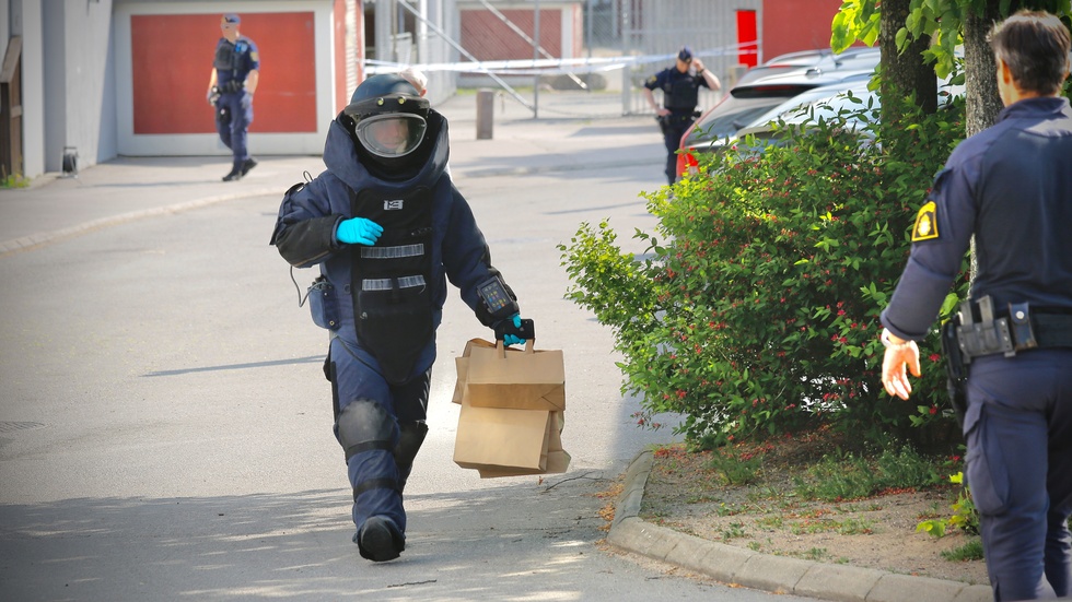 Nationella bombgruppen hämtade upp en skarp bomb i Marielund.