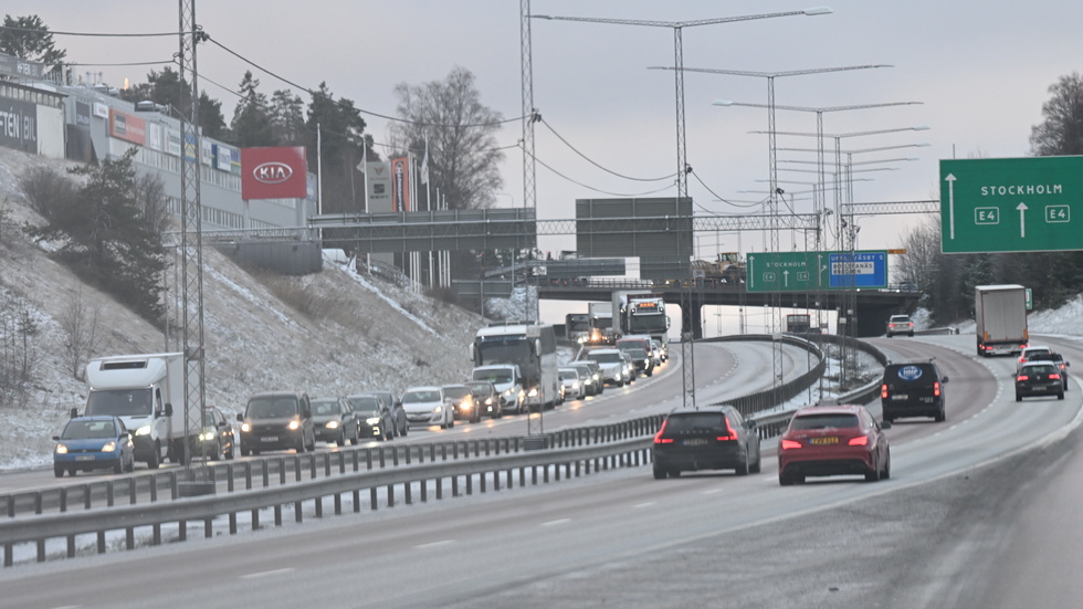 Ett stort slukhål har upptäckts på E4:an norr om Stockholm i riktning mot Arlanda. Arkivbild.