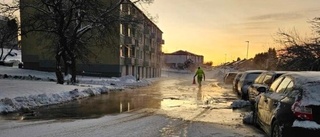 Flerfamiljshus utan vatten efter läcka