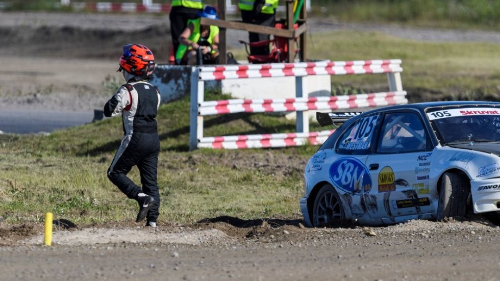 SKIT. Här är SM i Piteå över för Linus Westman som fastnade i gruset i finalen.