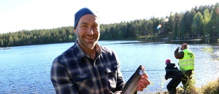 Regnbågen nappade på fiskepremiären