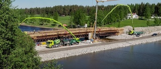 Betongen flödade över nya bron