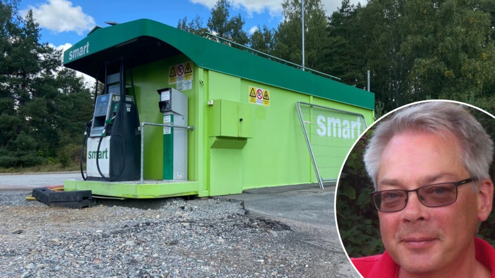 Företaget Colabitoil har nu påbörjat nedmonteringen av tankstationen i Ärla, vars placering dömts ut som miljöfarlig av EEM. Byarådets Sven Wallén uppmanar kommunen att påskynda en återetablering.