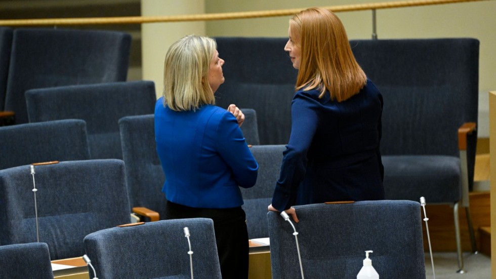 Statsminister Magdalena Andersson (till vänster) med Centerpartiets partiledare Annie Lööf. Arkivbild.