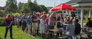 Internationella rätter lockade hungriga bybor