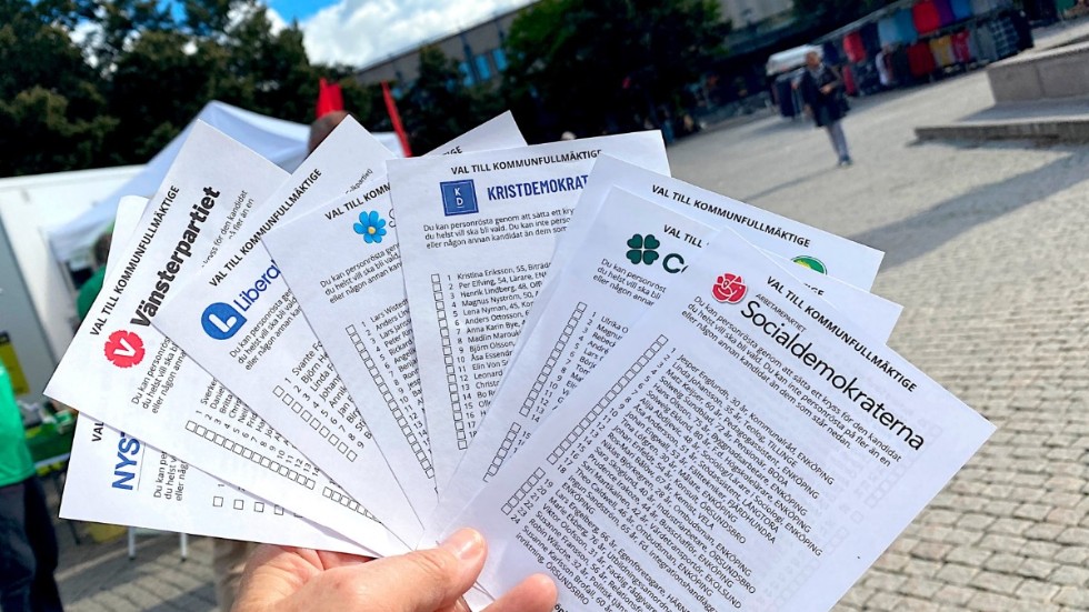 Valsedlar för val till kommunfullmäktige i Enköping 2022.