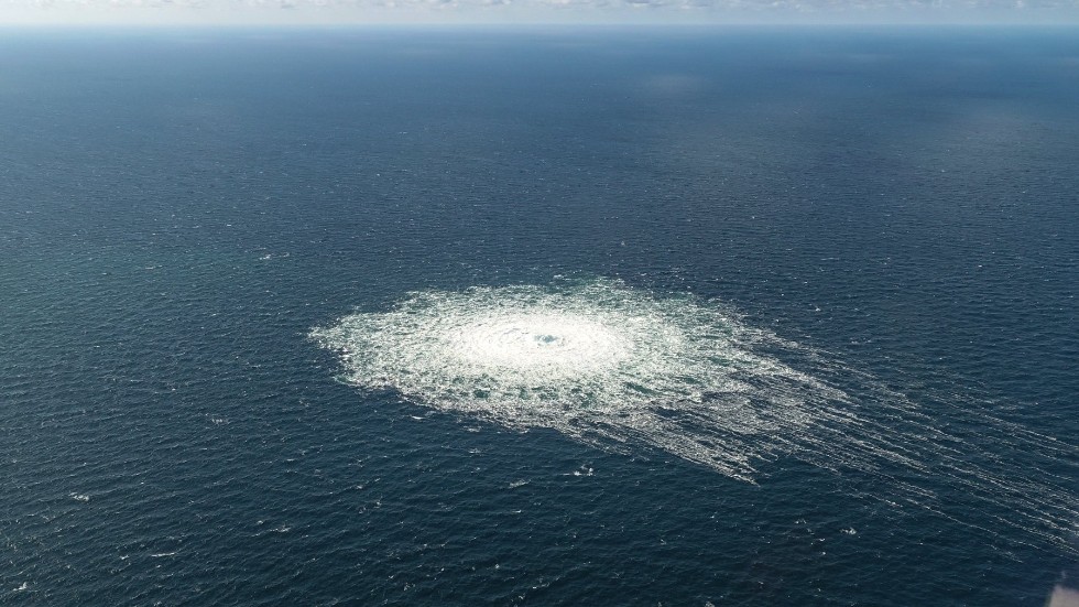 Danska stridspiloter som gått upp för att rekognosera rapporterar att "havet bubblar".