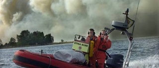 Tvingades fly från flera öar