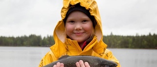 Regnvädret skrämde varken folk eller fisk