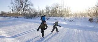 Många trotsade kylan på skottad kanal