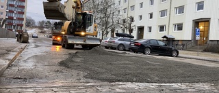 Här återställs gatan – efter vattenläckan