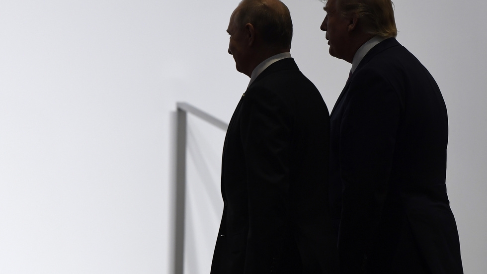 Rysslands president Vladimir Putin och USA:s president Donald Trump vid ett möte 2019 i Japan.