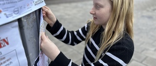 Alma, 10, i protest – sätter upp lappar i Eskilstuna